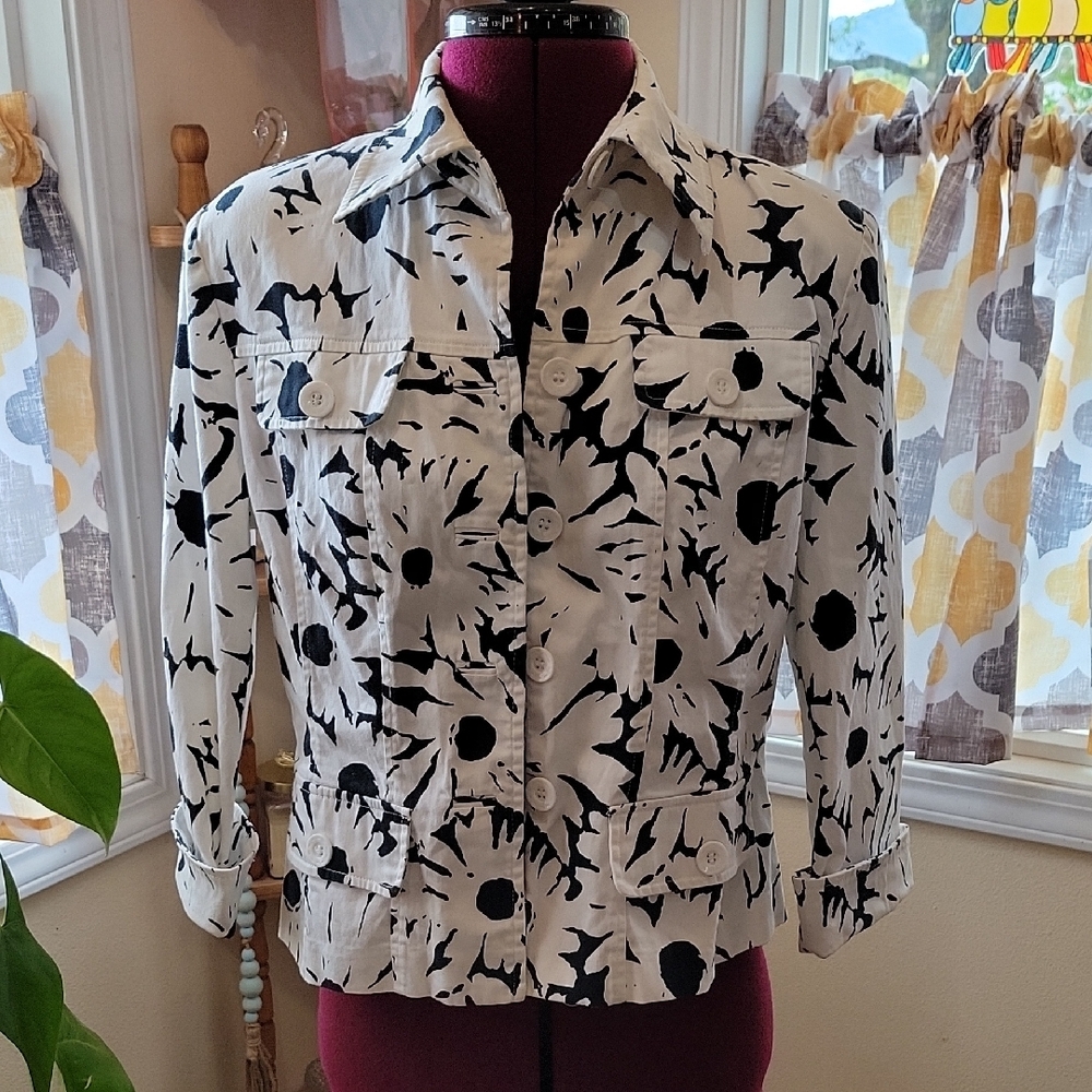 Black and White Floral Blazer with Classic Collar. A